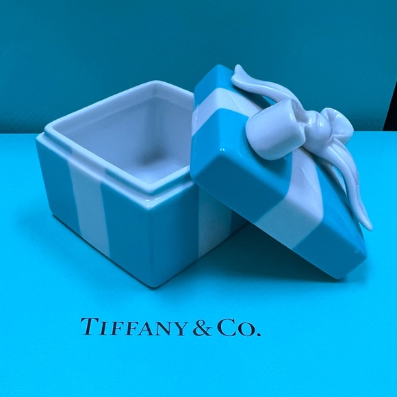 🔴Authentic TIFFANY & CO Vintage Blue Enamel Trinket Box❤️🔴 - Picture 6 of 8